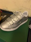 NEW & BOXED LACOSTE SILVER TRAINER SIZE JUNIOR 3 (324/21)
