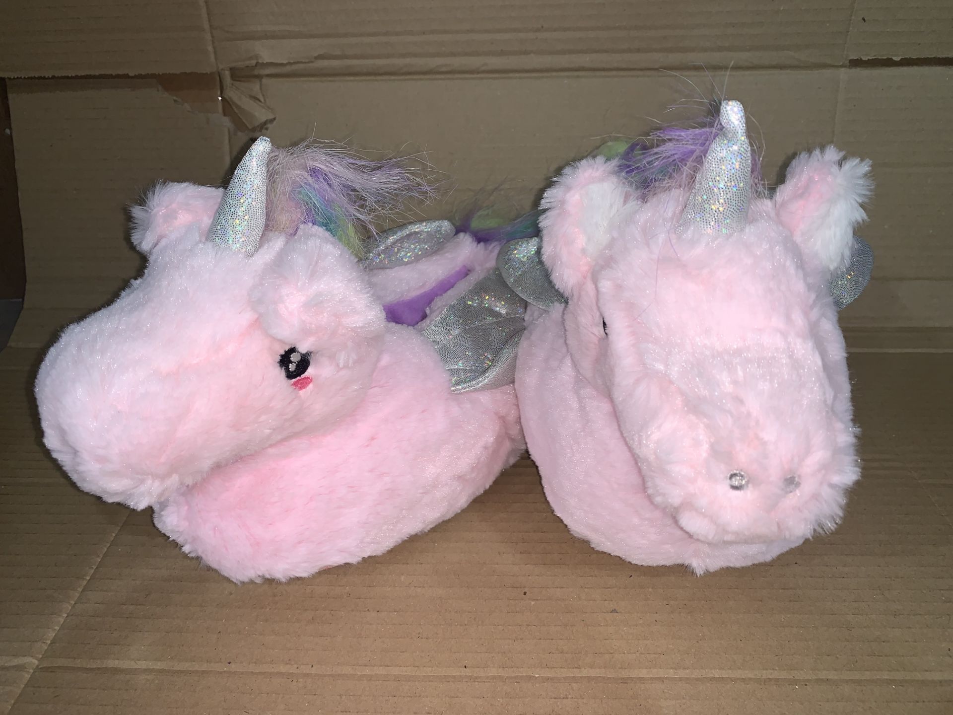 (NO VAT) 10 x NEW PACKAGED PAIRS OF UNICORN SLIPPERS SIZE UK 2/3