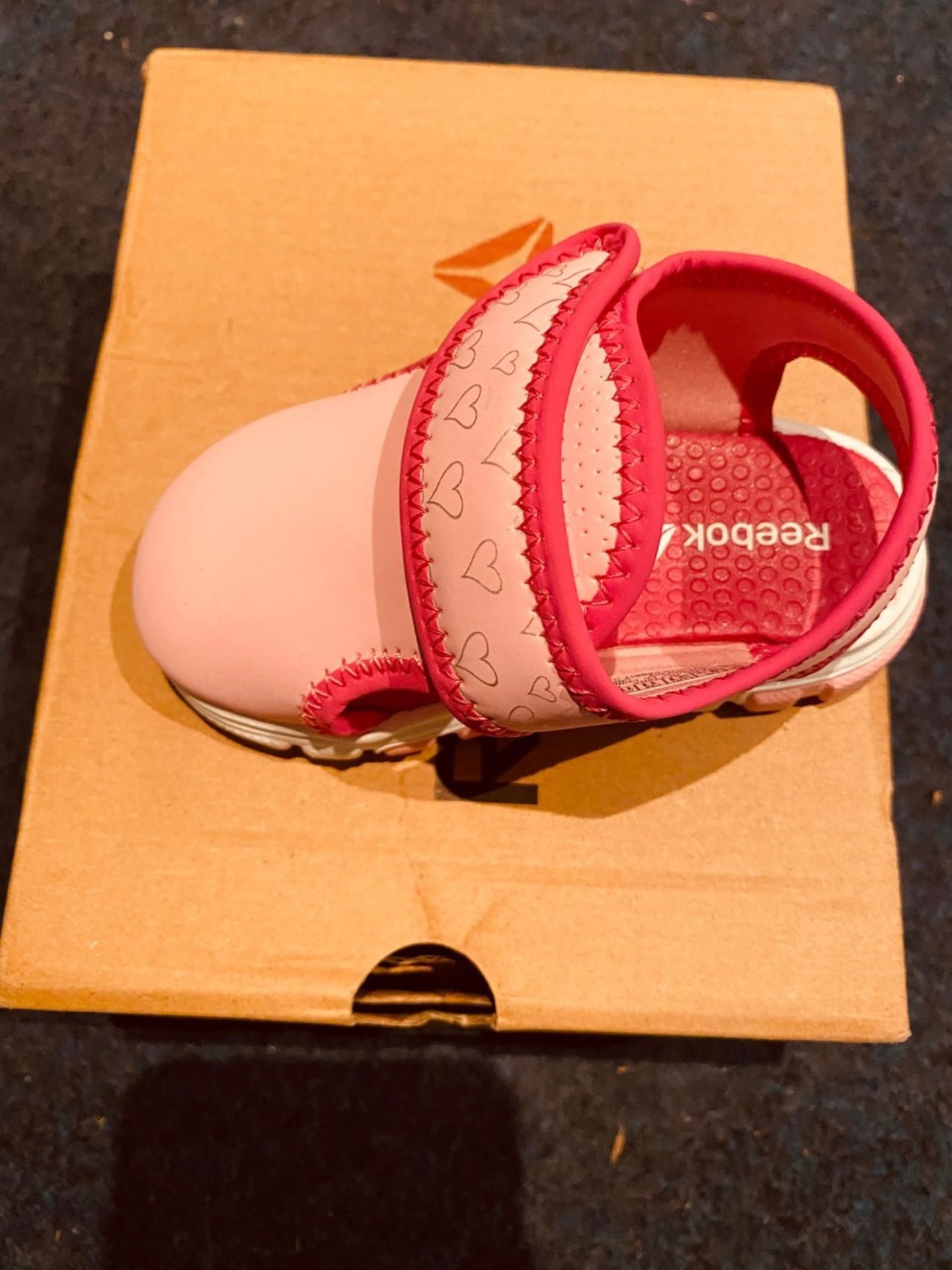 NEW AND BOXED REEBOK PINK/WHITE I-4.5 (25/7) - Image 2 of 2