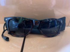 30 X BRAND NEW FASHION SUNGLASSES WITH BAG