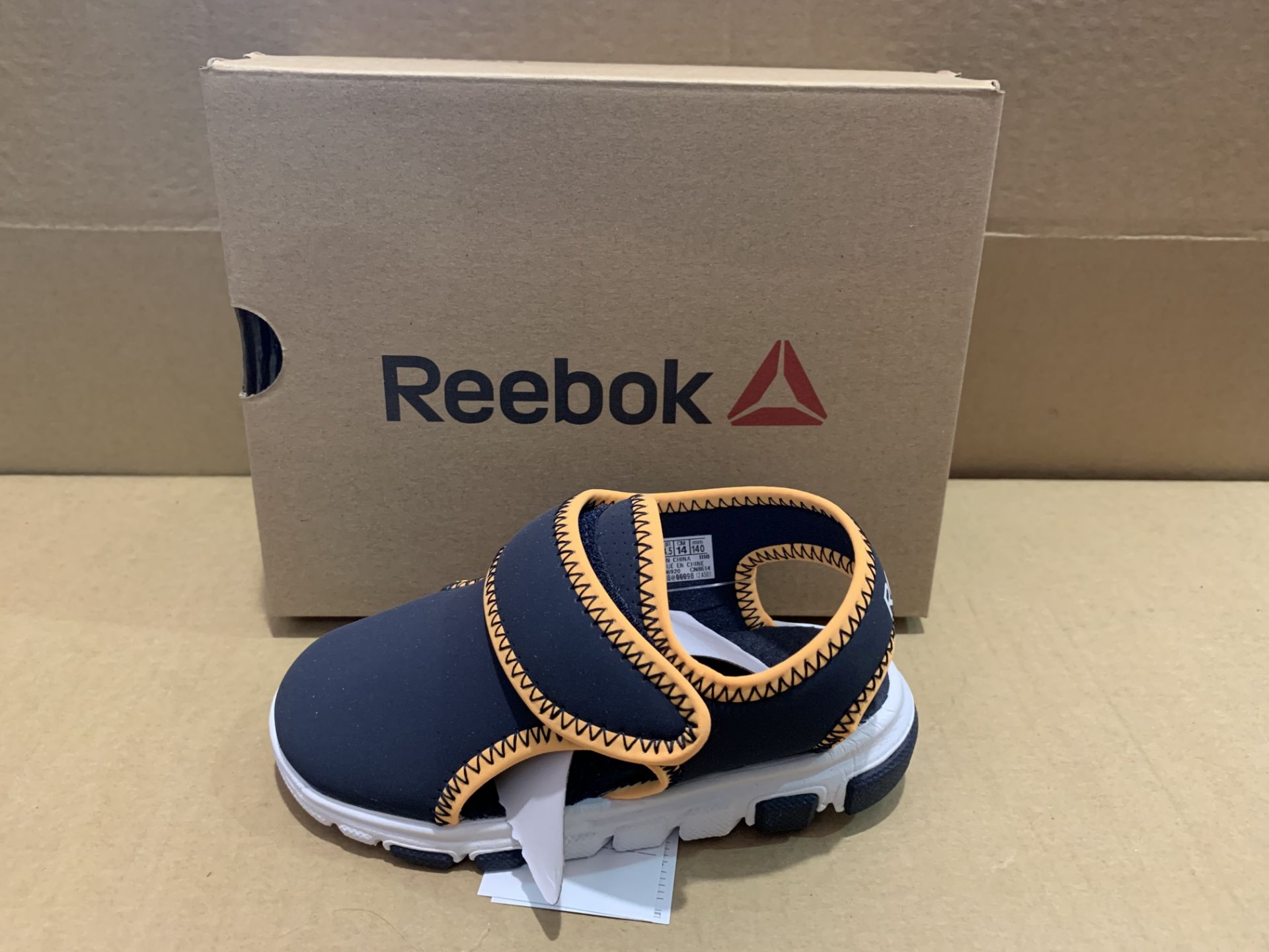 (NO VAT) 6 X BRAND NEW REEBOK WAVE GLIDER SANDALS SIZE i7