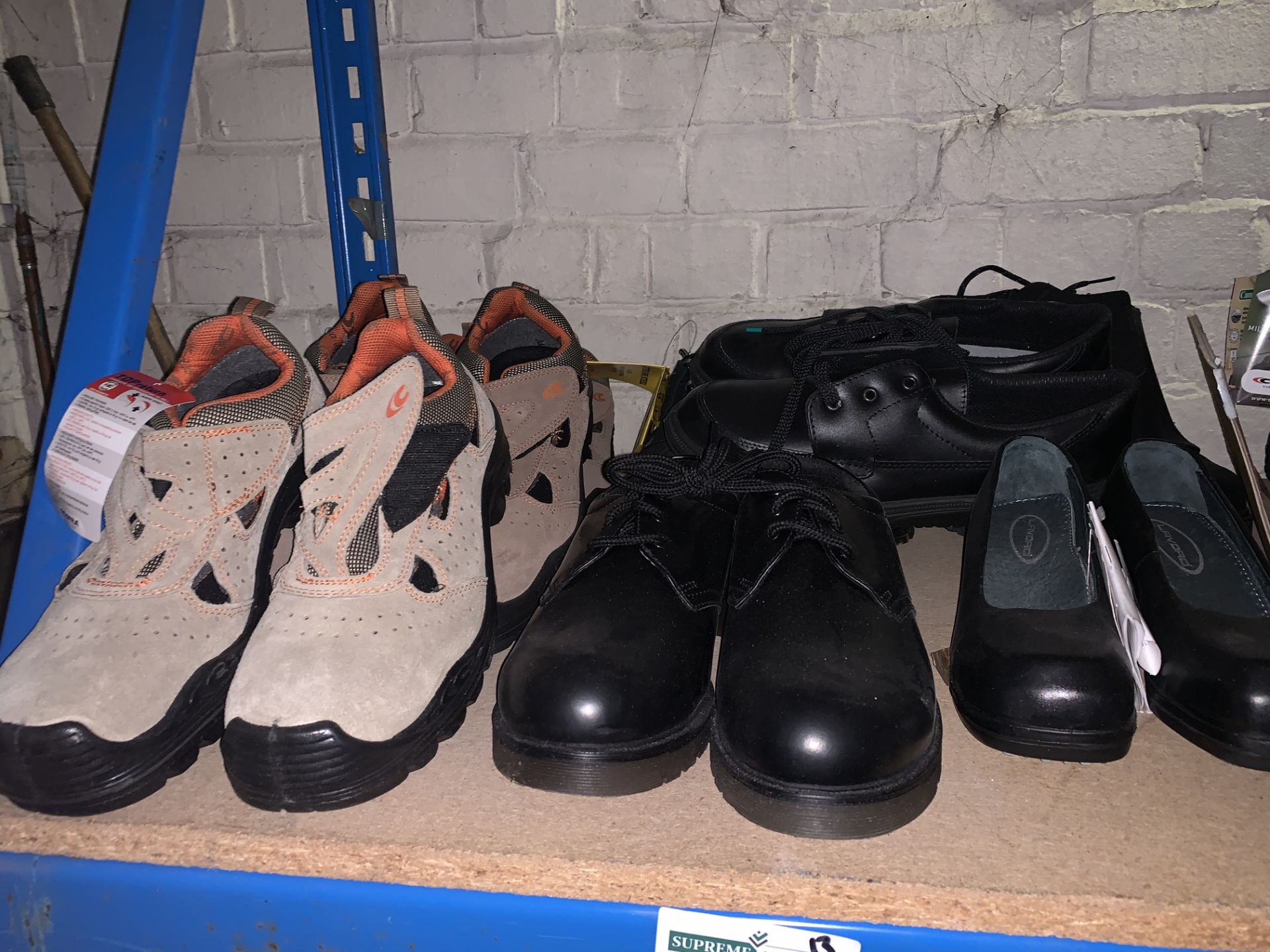 8 x PAIRS OF VARIOUS WORK SHOES/BOOTS TO INCLUDE COFRA, STERLING STEEL ETC IN VARIOUS ISZES