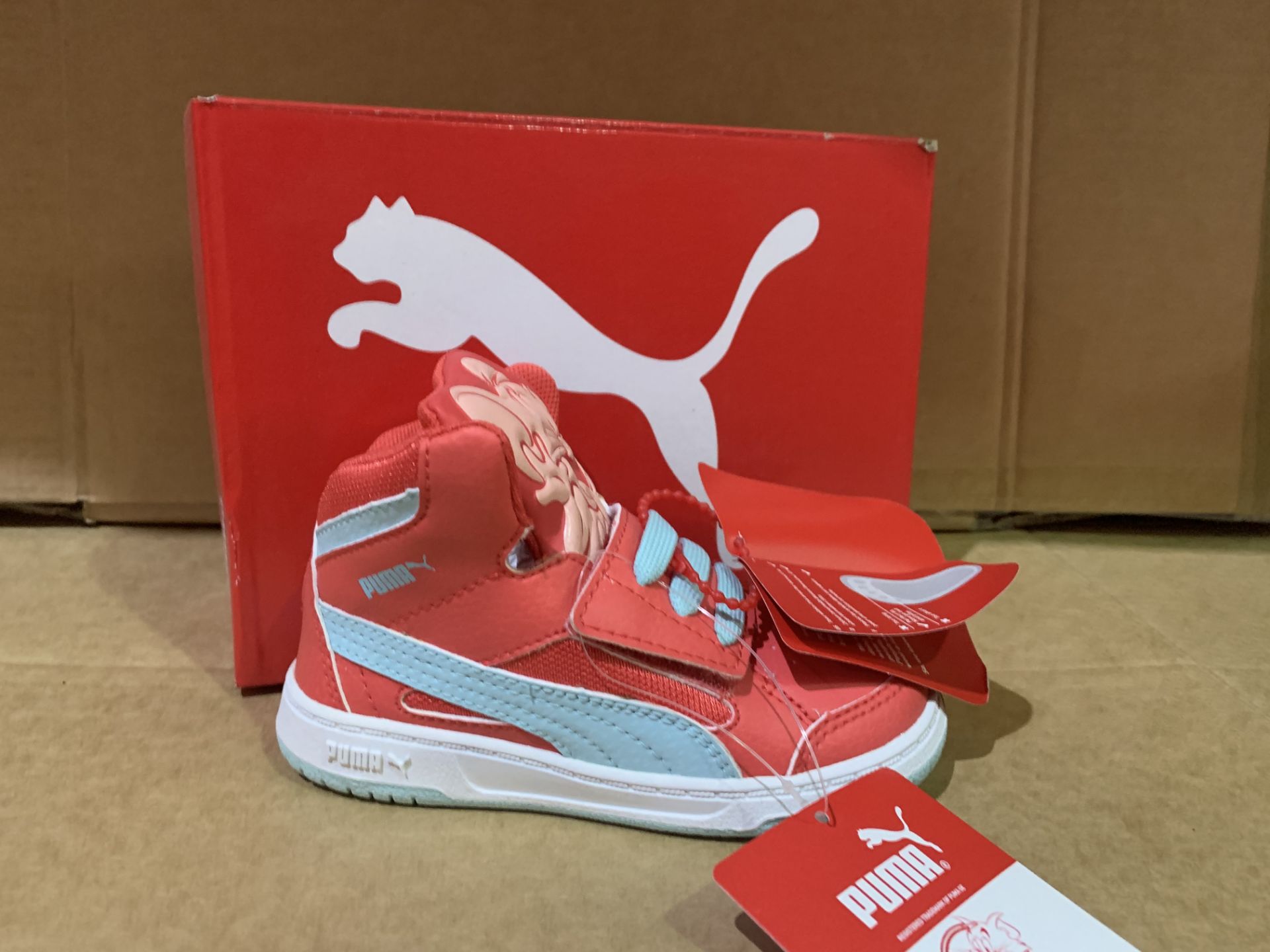 (NO VAT) 4 X BRAND NEW PUMA TOM AND JERRY SNEAKERS SIZE i6