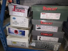 8 x PAIRS OF VARIOUS WORK BOOTS TO INCLUDE TOMCAT IN SIZES 6, 7, 11, 13 ETC