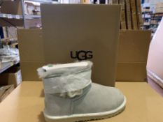 (NO VAT) BRAND NEW UGG STAR BAILEY BUTTON BOOTS SIZE 5