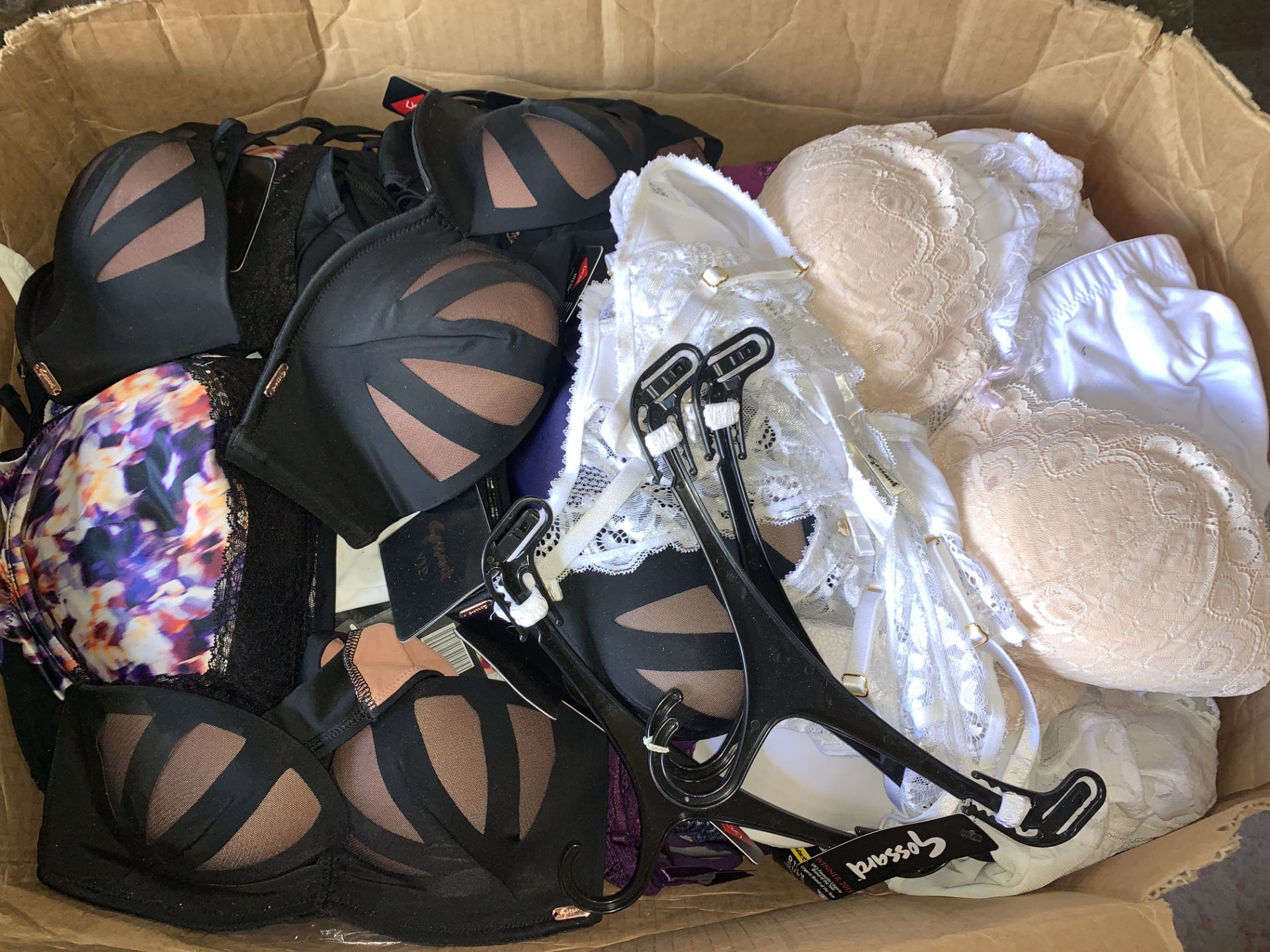 100 X BRAS/BRA SETS SAMPLES INCLUDING GOSSARD, BERLEI, ETC