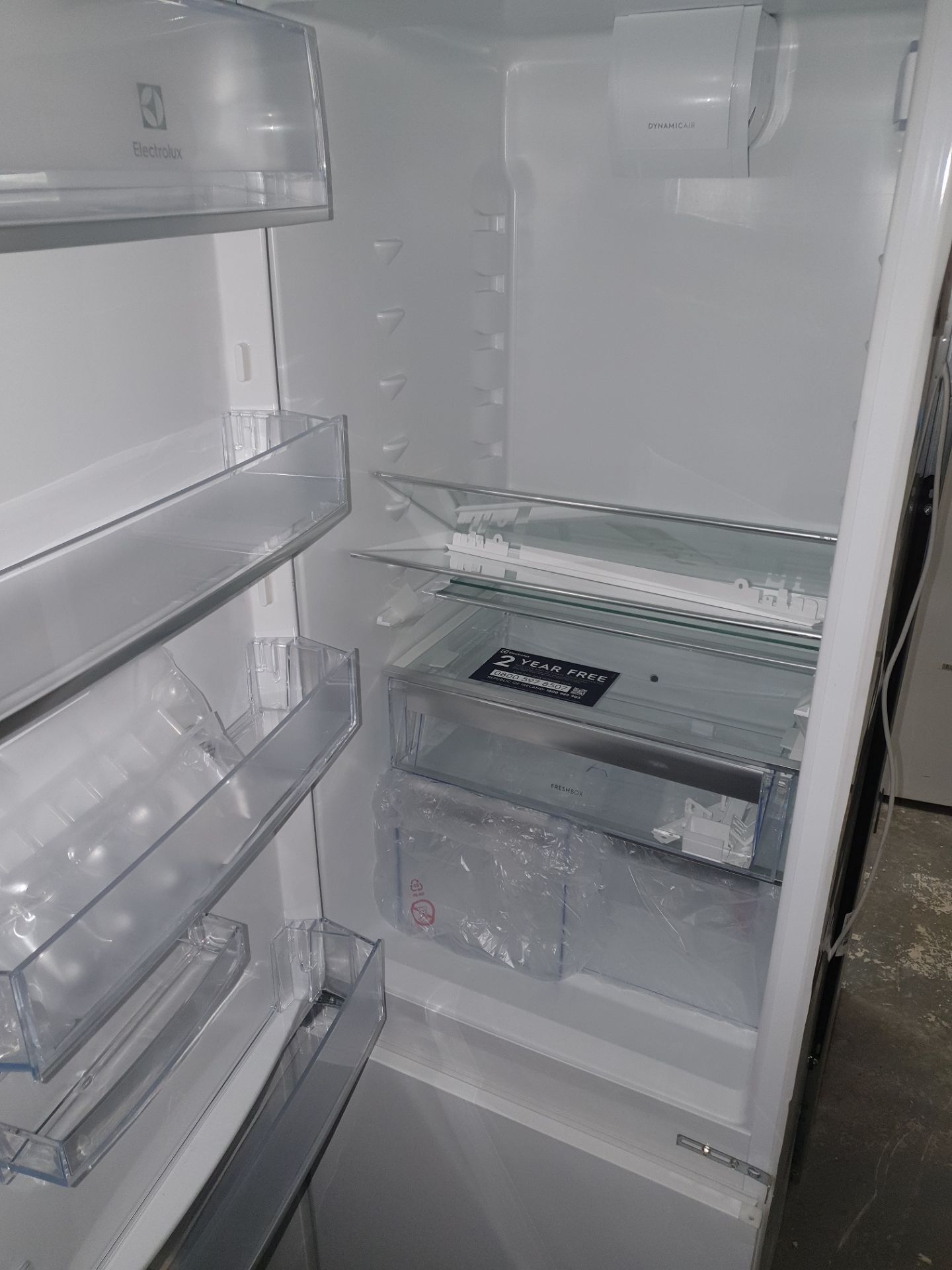 NEW/GRADED AND PACKAGED Zanussi ZBB28441SV Integrated 70/30 Fridge Freezer (Slight external damage) - Image 12 of 14