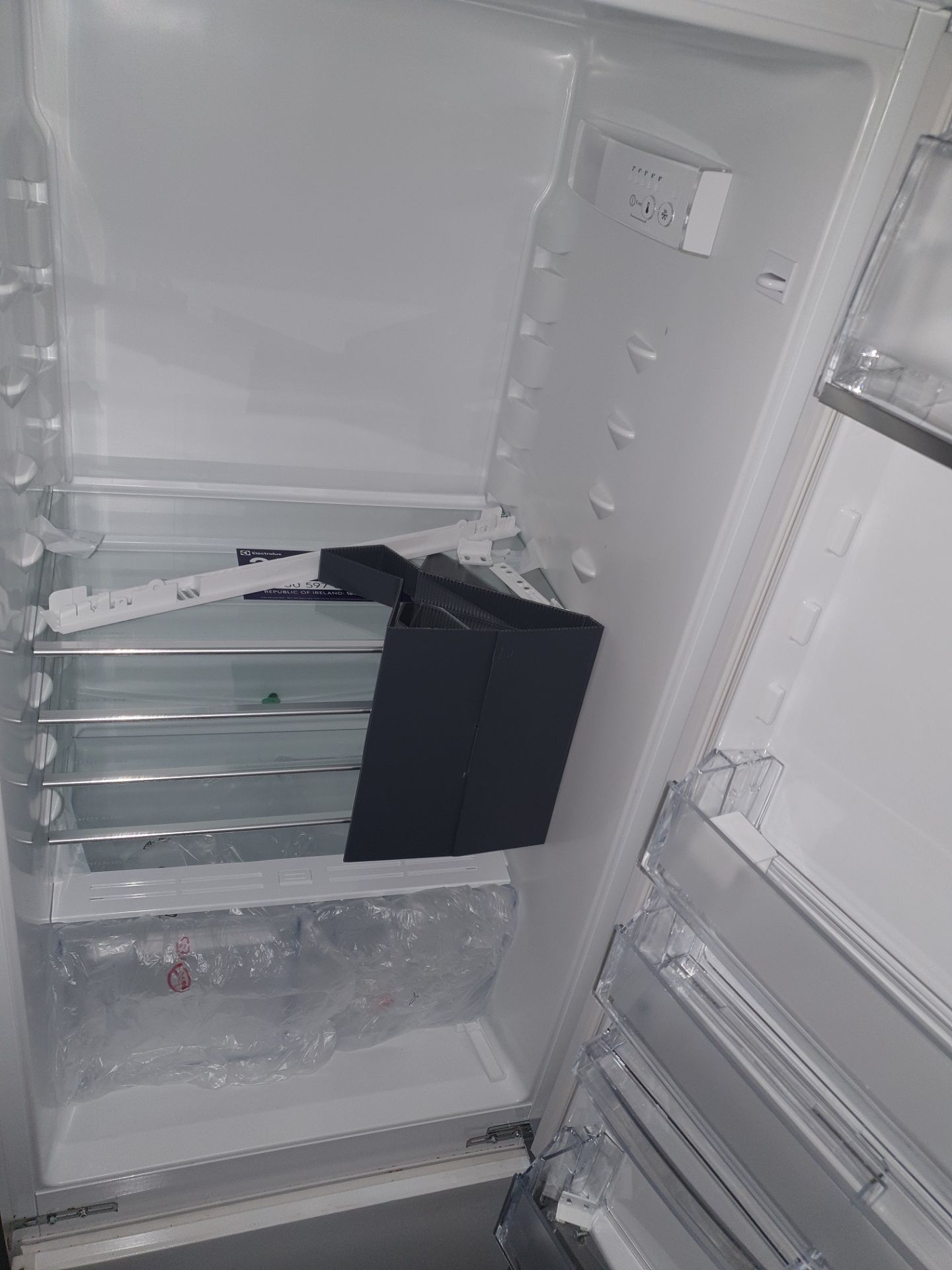 NEW/GRADED AND UNPACKAGED Prima Plus PRRF700 Built In Frost Free Fridge Freezer (Brand new slight - Image 14 of 14