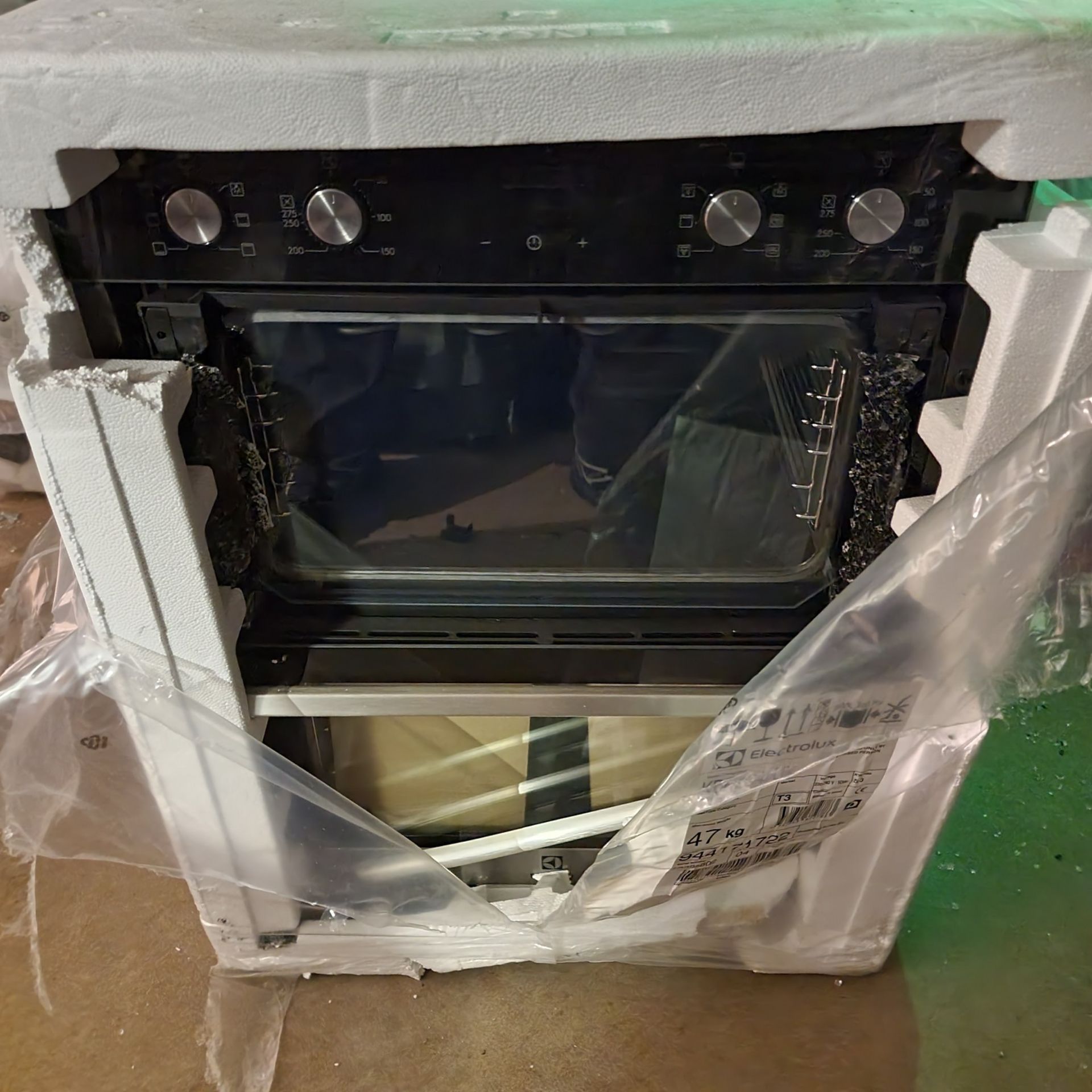 NEW/GRADED PACKAGED Electrolux KDFEC40UK Double Electric Oven (Smashed top outer glass)