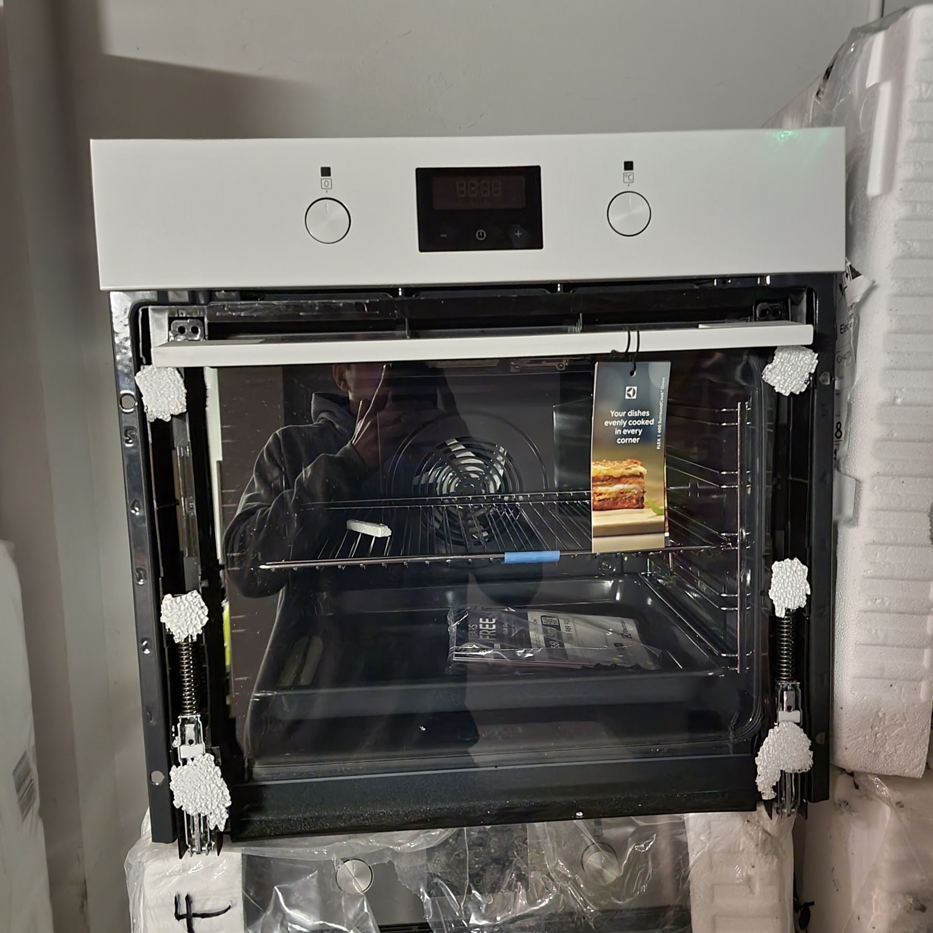 NEW/GRADED UNPACKAGED Electrolux KOFGH40TW Single Electric Oven WHITE (Smashed outer glass. Slight