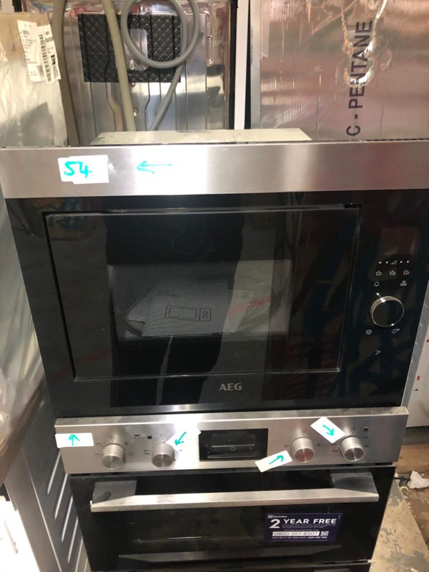 NEW/GRADED AND UNPACKAGED AEG MBE2658SEM 26L 900W Built-in Microwave Oven (Dent in front facia )