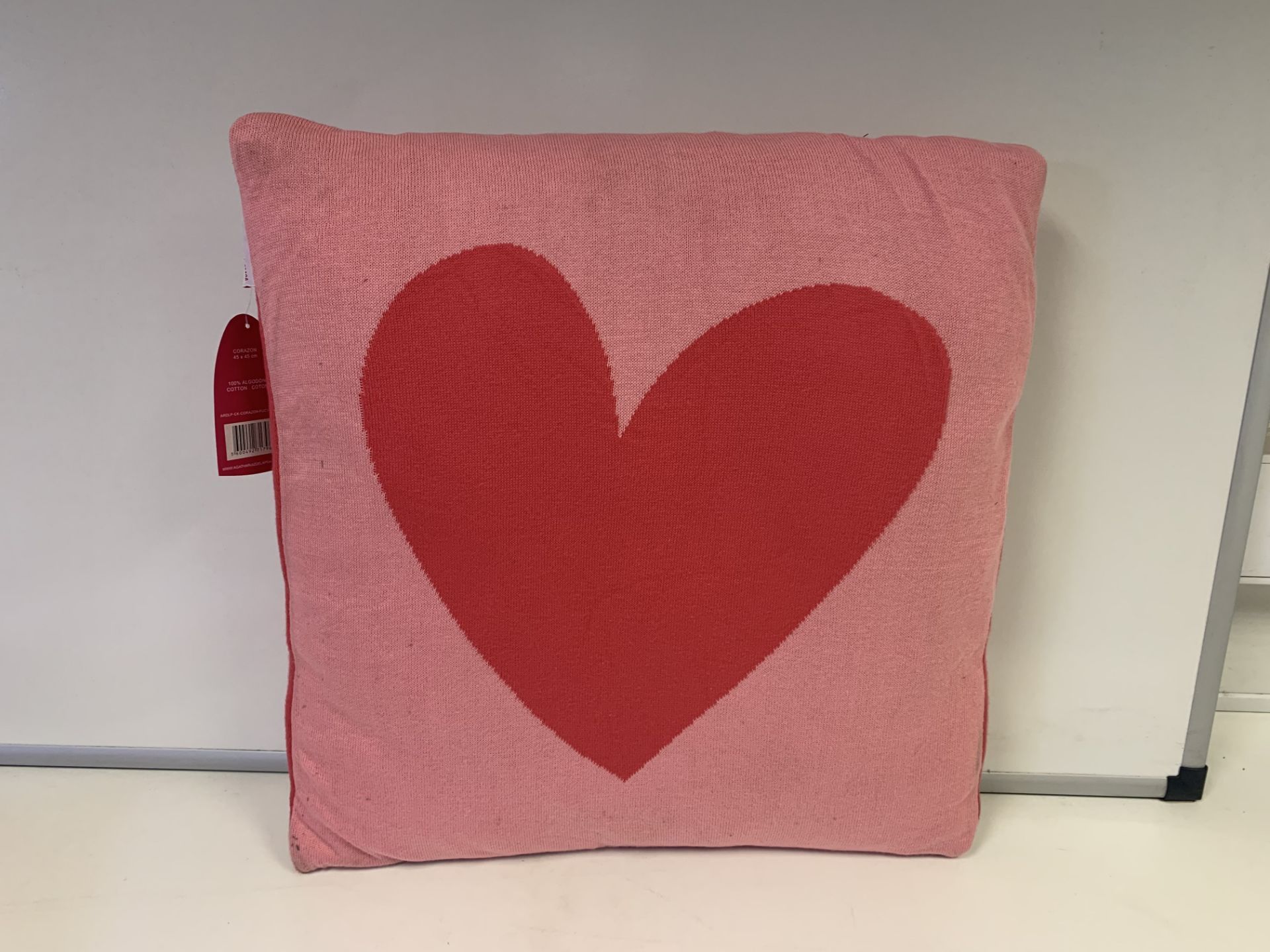 10 X BRAND NEW AGATHA RUIZ DE LA PRADA CORAZON FUCSIA ROSA CUSHIONS 45 X 45CM RRP £40 EACH (149/30)