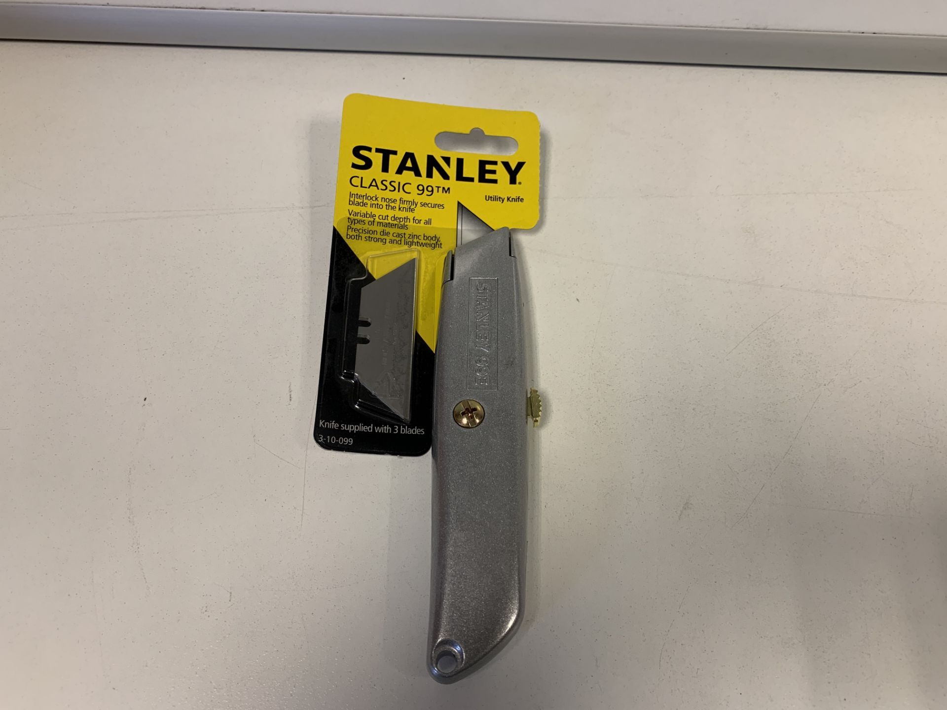 8 x NEW PACKAGED STANLEY CLASSIC 99 KNIFE WITH 3 BLADES (18+ ONLY - ID REQUIRED) (783/30)