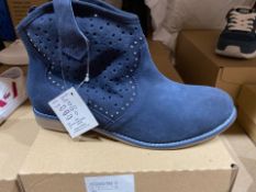 NEW & BOXED NAVY BOOT SIZE JUNIOR 6 (413/28)