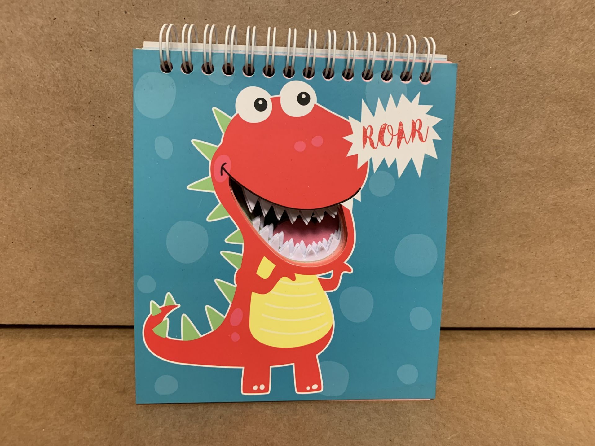 96 X BRAND NEW DINOSAUR DIE CUT NOTEPADS IN 4 BOXES (655/30)