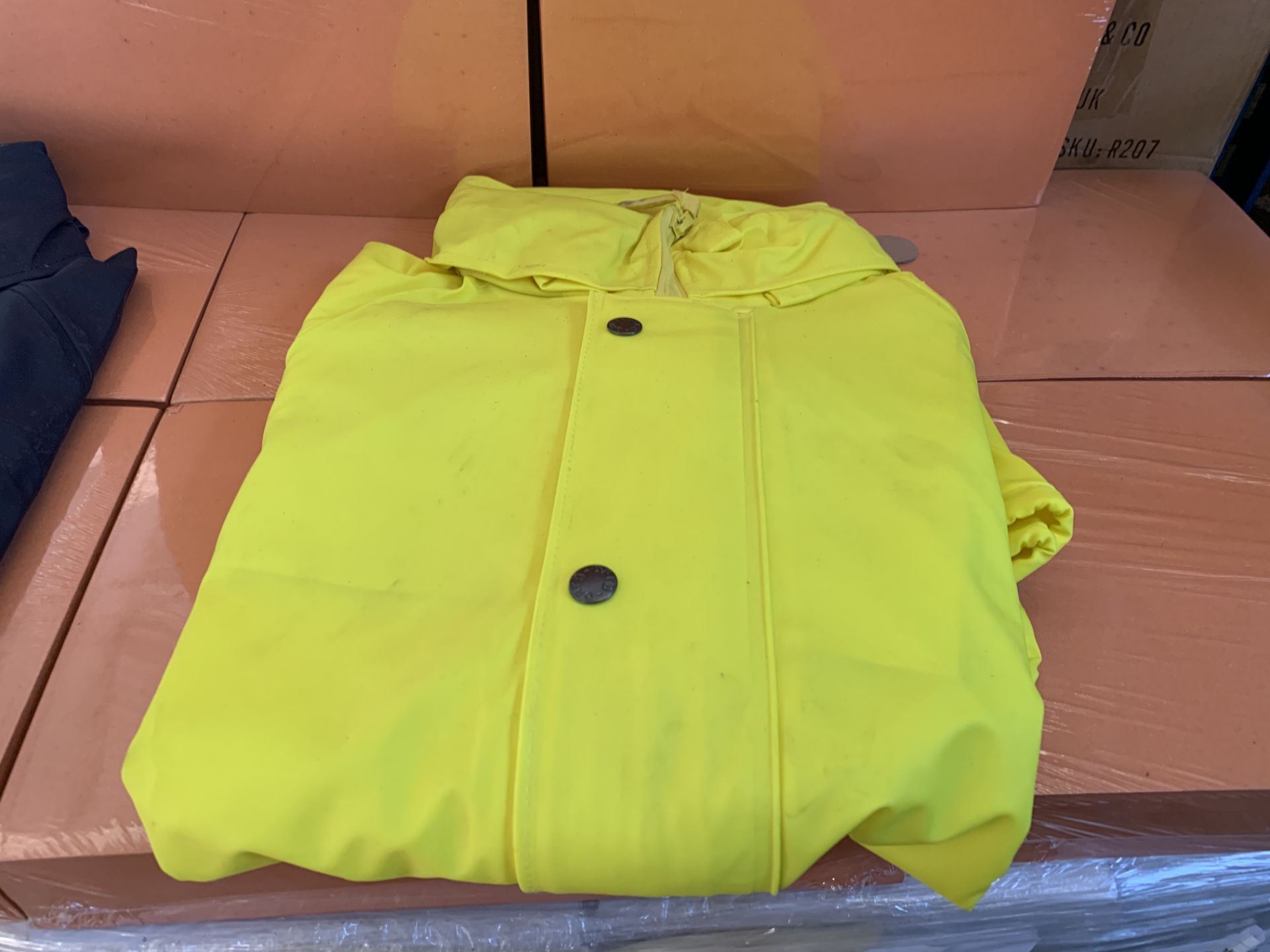 8 X HIGH VIZ ALL WEATHER WORK JACKETS IN VARIOUS SIZES (241/30)