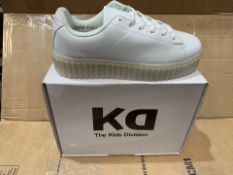 1 X NEW & BOXED KIDS DIVISION TRAINERS SIZE 5 (85/28)