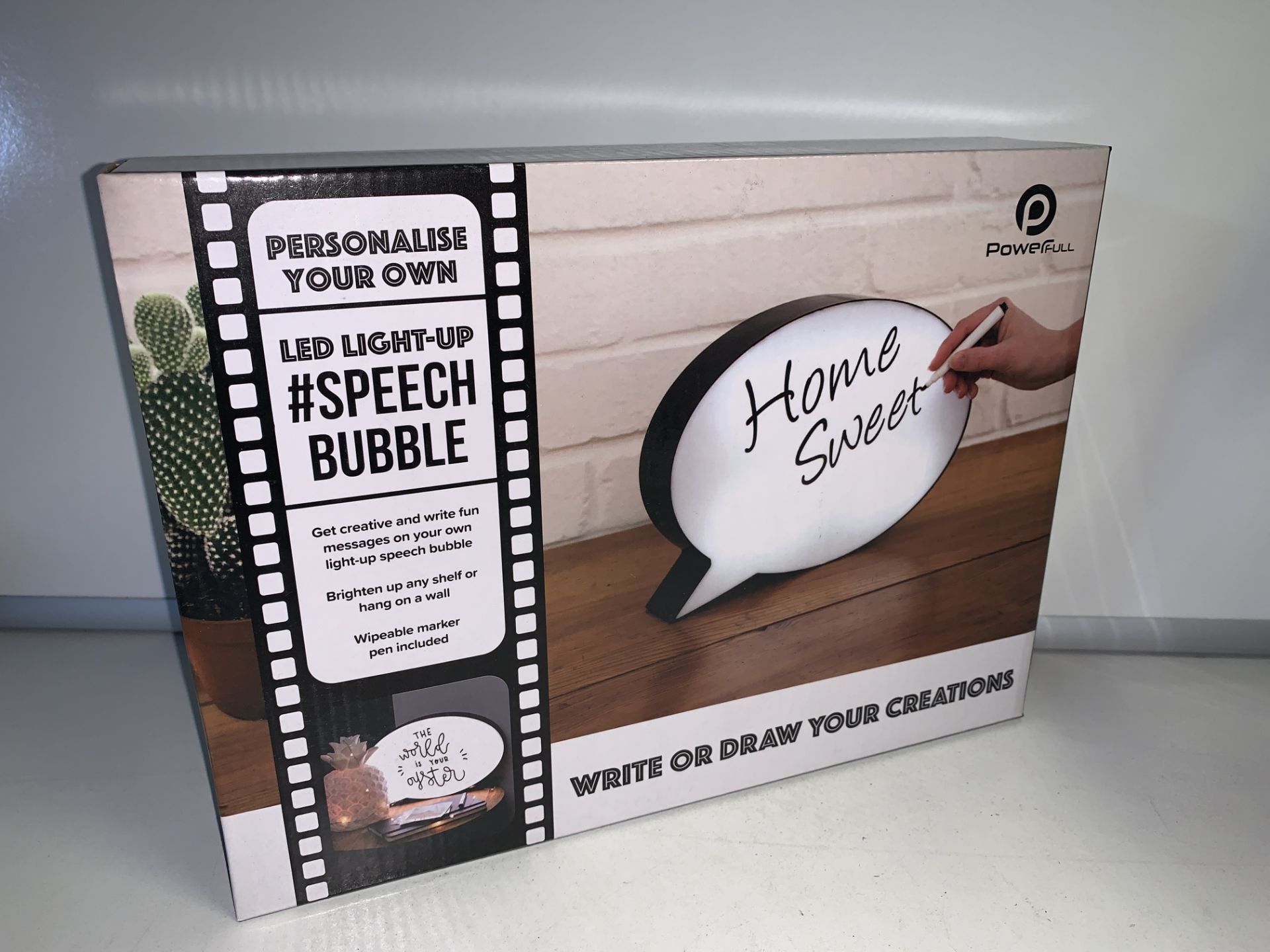 2 X NEW BOXED POWERFUL LED LIGHT UP SPEECE BUBBLES - WRITE OR DRAW YOUR CREATIONS. RRP £24.99