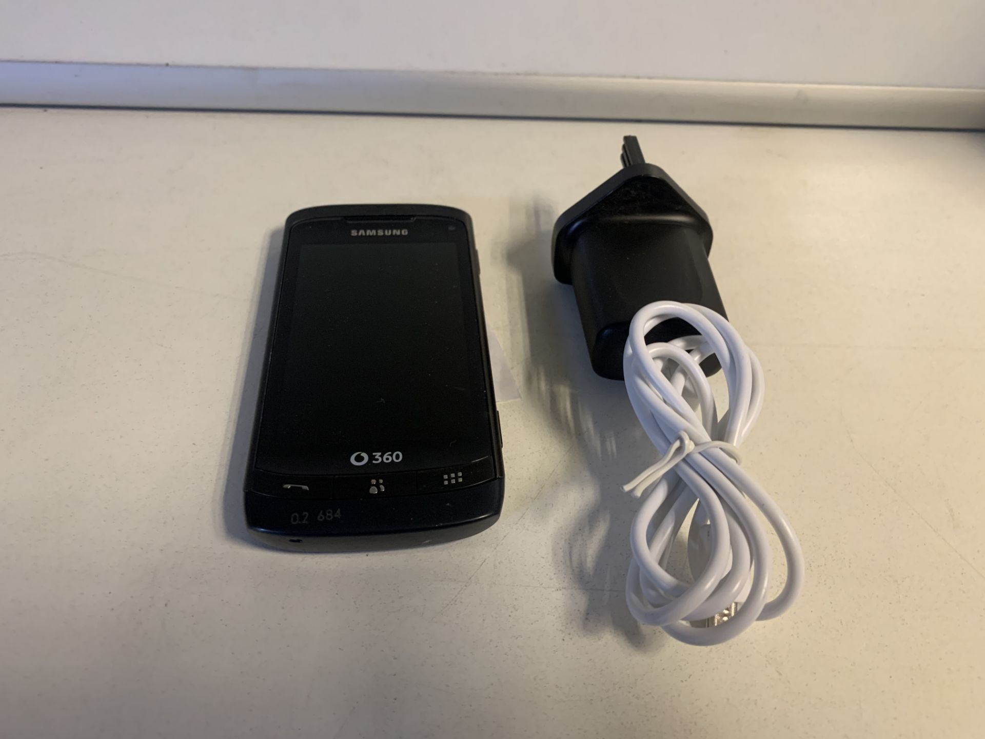 SAMSUNG 360 SMARTPHONE 16GB STORAGE WITH CHARGER