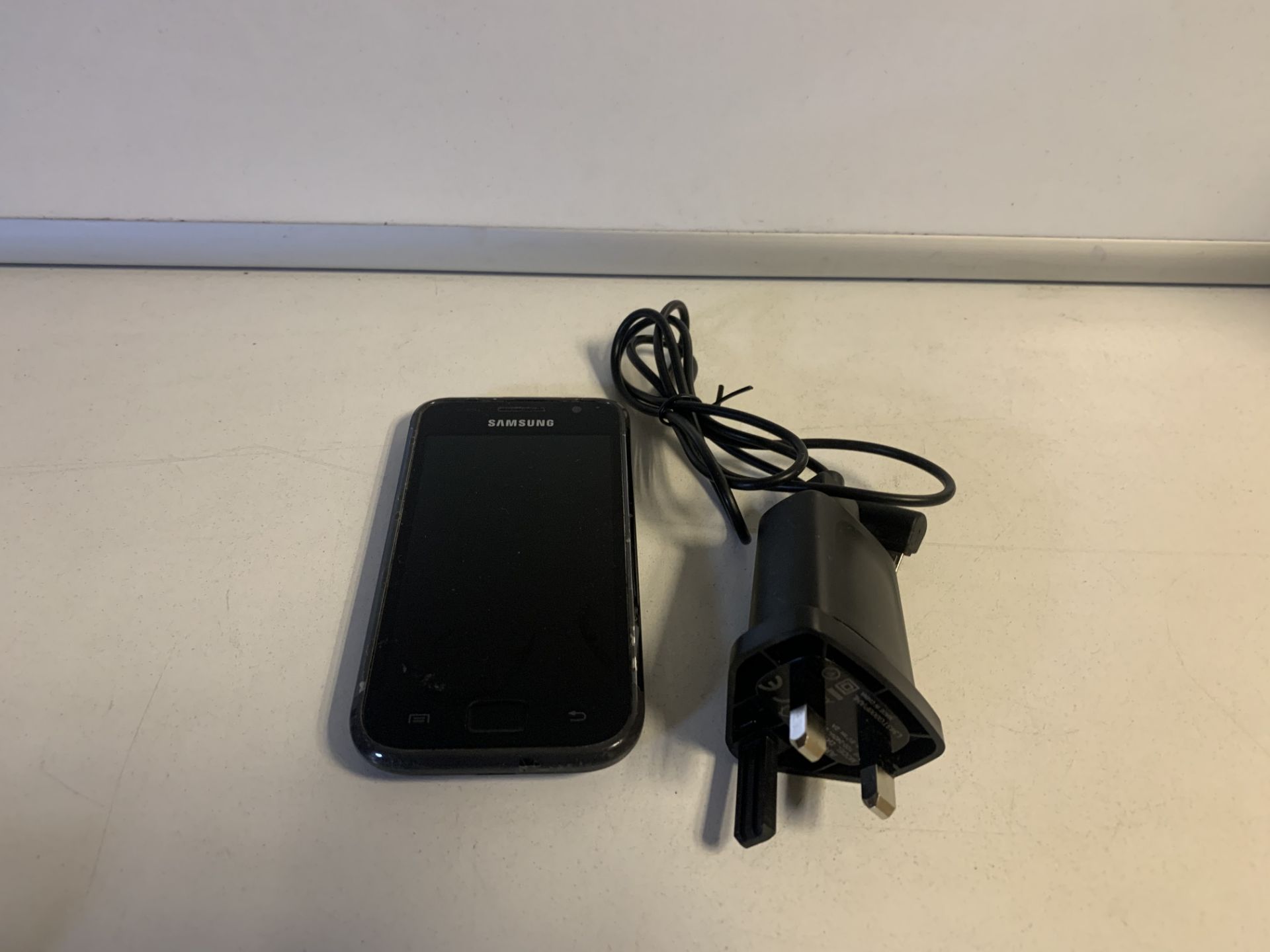 SAMSUNG GALAXY S SMARTPHPONE WITH CHARGER