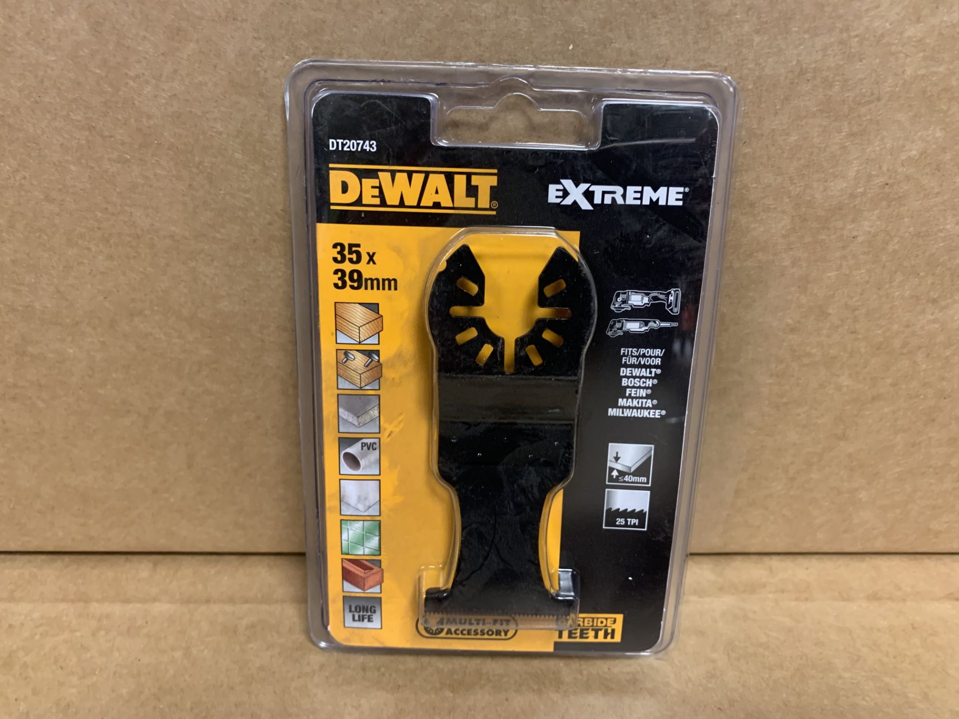 20 X NEW PACKAGED DEWALT EXTREME MULTI FIT ACCESSORY. CARBIDE TEETH