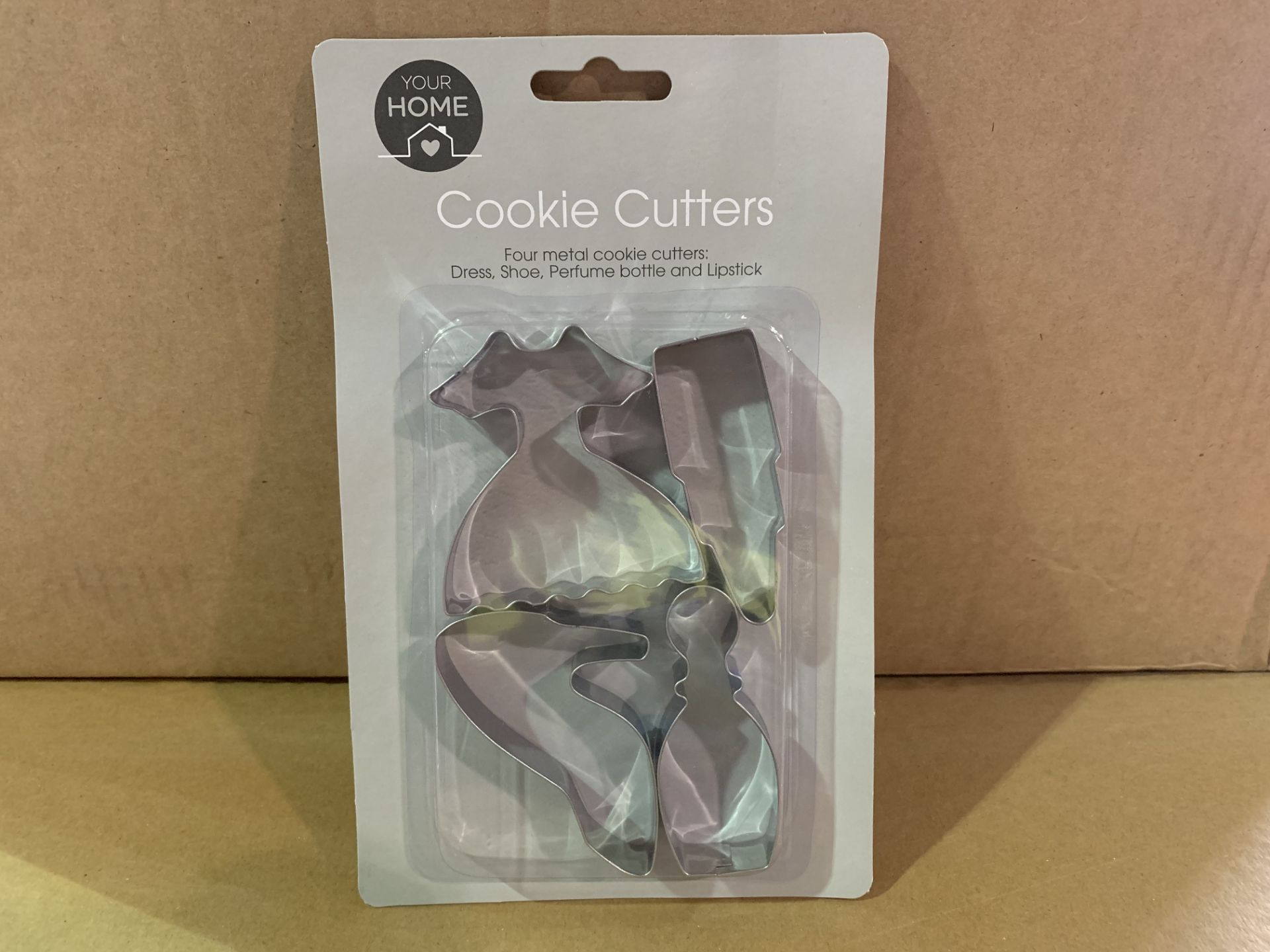 96 X BRAND NEW YOUR HOME COOKIE CUTTERS PACKS OF 4 (DRESS, SHOE, PERFUME BOTTLE AND LIPSTICK) IN 3