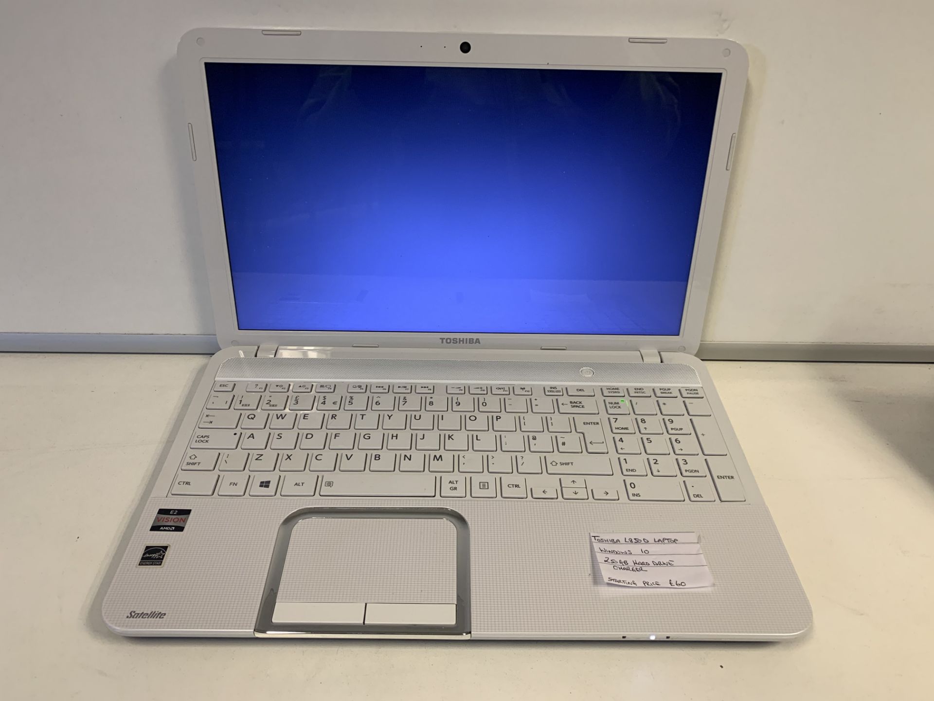 TOSHIBA L850D LAPTOP, WINDOWS 10, 250GB HARD DRIVE WITH CHARGER