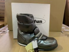 12 X BRAND NEW BOXED SNOWFUN OLD SILVER BOOTS IN RATIO BOX (1 X SIZE 36, 1 X SIZE37, 3 X SIZE 38,