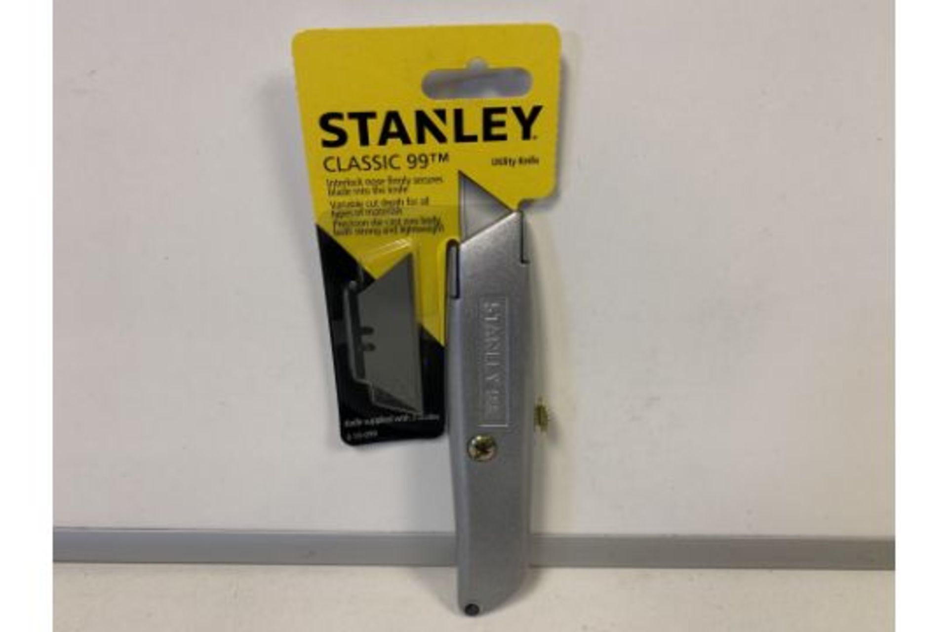 8 x NEW PACKAGED STANLEY CLASSIC 99 KNIFE WITH 3 BLADES (18+ ONLY - ID REQUIRED) (1157/13)