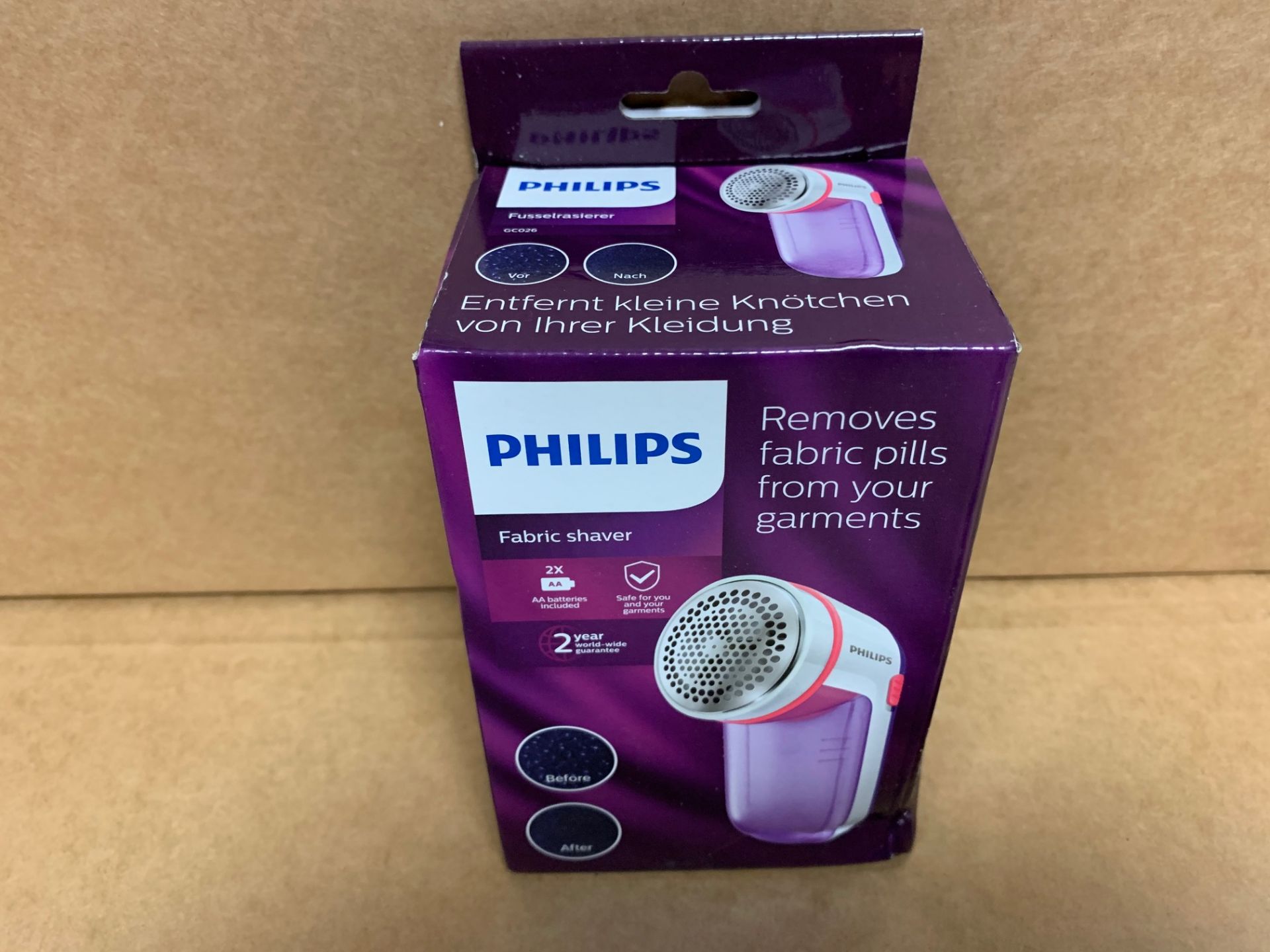 1 X NEW & BOXED PHILLIPS FABRIC SHAVER