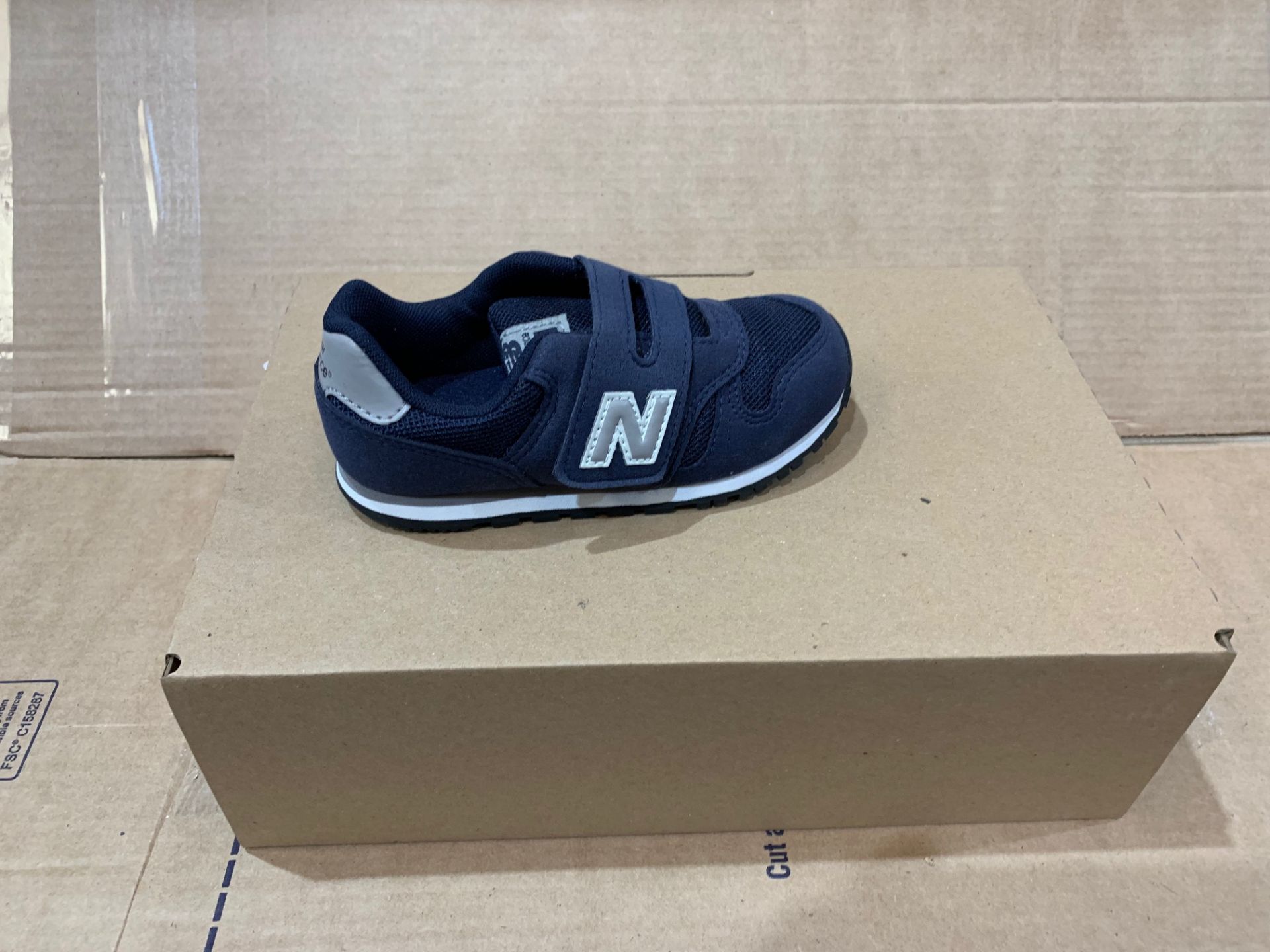 1 X NEW & BOXED TRAINERS EK911307 SIZE INFANT 9