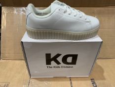 1 X NEW & BOXED KIDS DIVISION TRAINERS SIZE 5