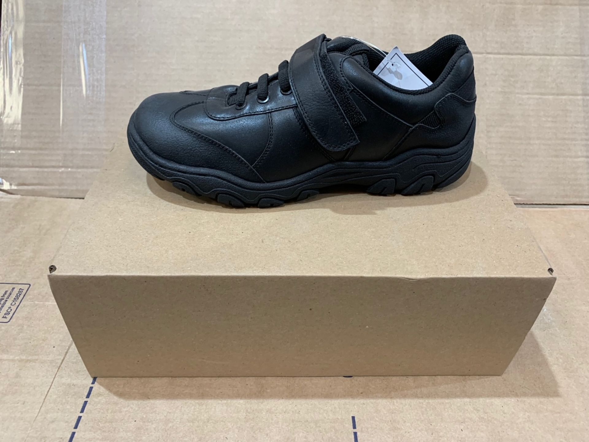 1 x NEW & BOXED BLACK TRAINERS SIZE 4