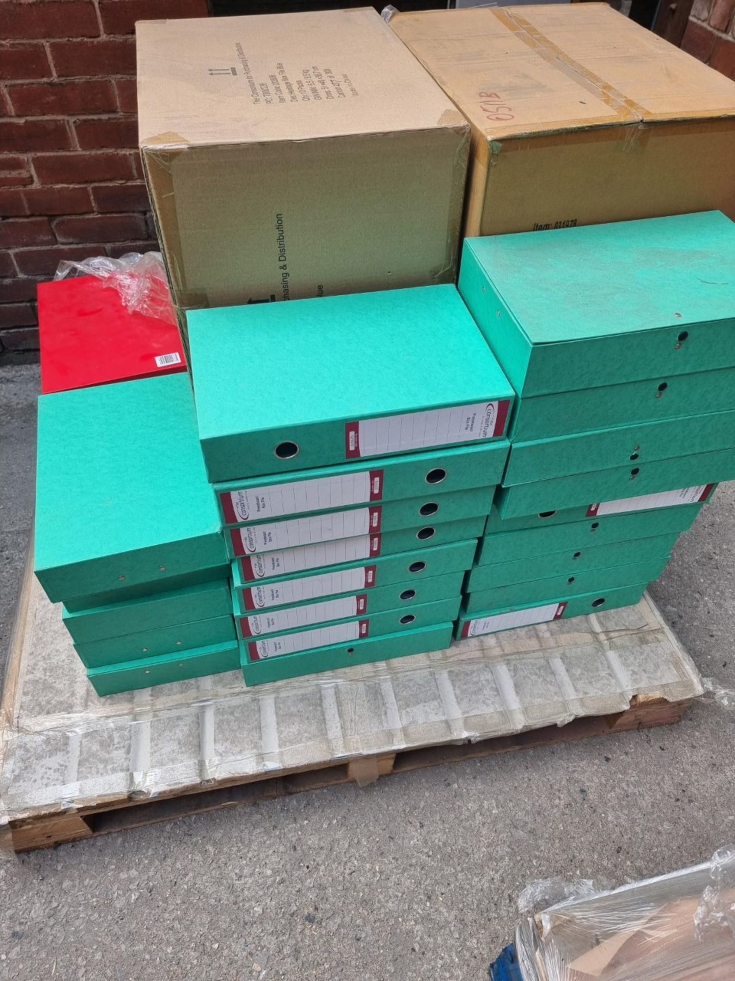 (L7) PALLET TO CONTAIN 68 x NEW PRESSBOARD BOX FILES. RRP £9.99 EACH