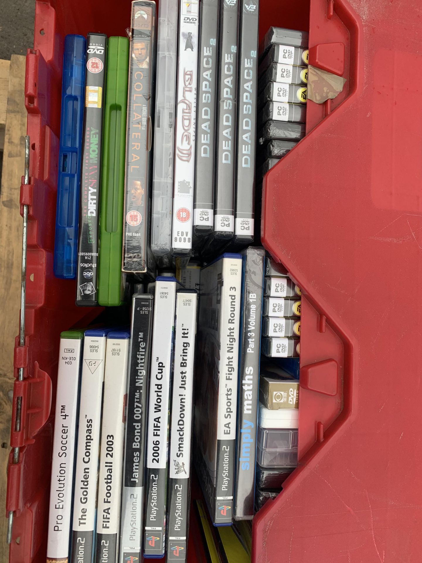 MIXED LOT CONTAINING UNDER ARMOUR CAPS, DVDS, COMPUTER GAMES, BOB THE BUILDER TOYS, ACCESSORIES ETC - Image 10 of 11