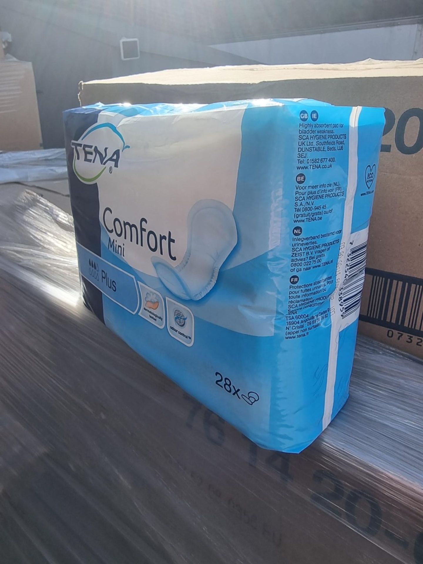NO VAT(E48) PALLET TO CONTAIN 129 x NEW PACKS OF 28 TENA COMFORT MINI PLUS HIGHLY ABSORBANT PADS. - Image 2 of 2
