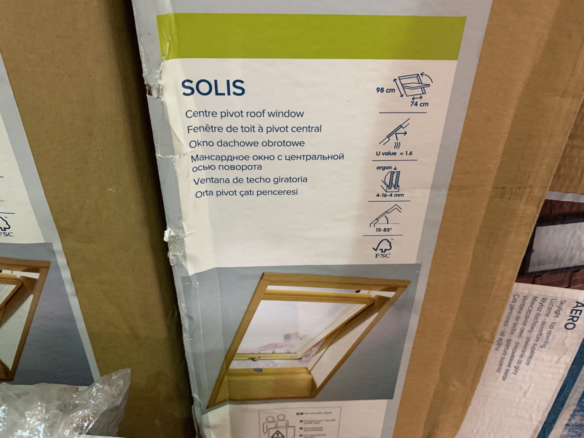 BRAND NEW GEOM SOLIS CENTRE PIVOT ROOF WINDOW 98 X 74CM