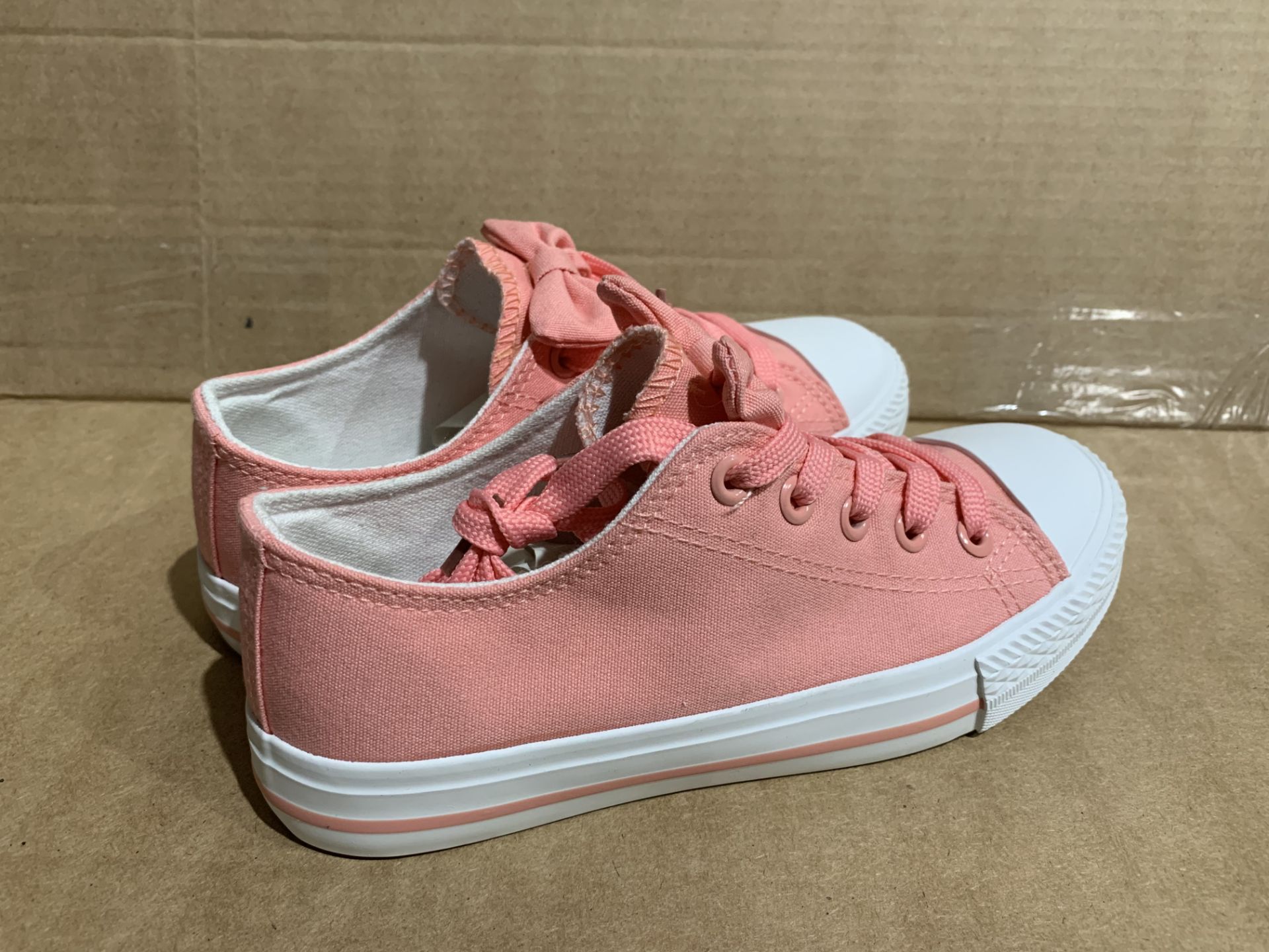 (NO VAT) 12 X BRAND NEW GIRLS PINK BOW TOP TRAINERS SIZE i13