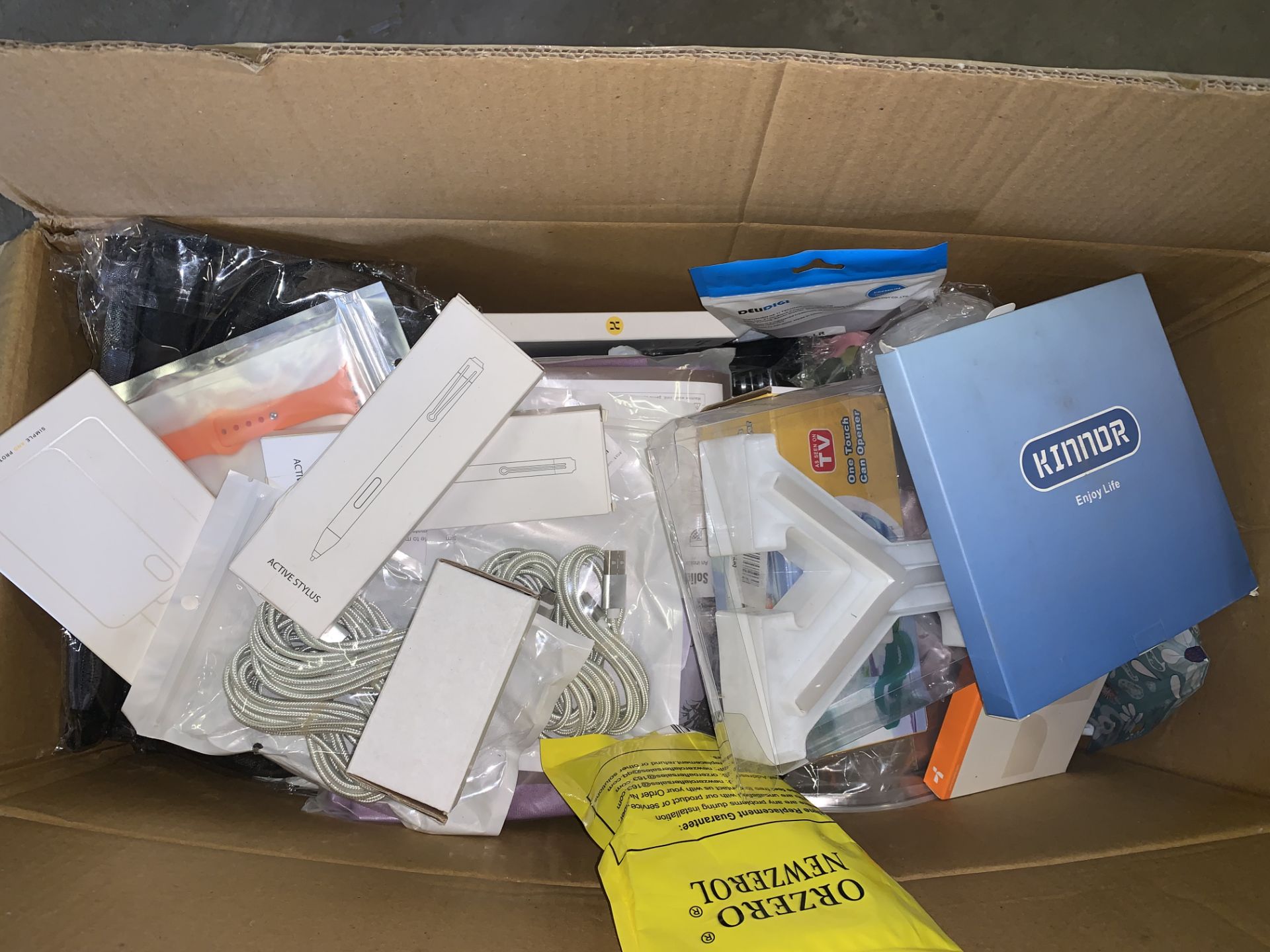 50 PIECE AMAZON END OF LINE LOT INCLUDING CAN OPENERS, STYLUS PENS, PHONE CHARGER CABLES ETC