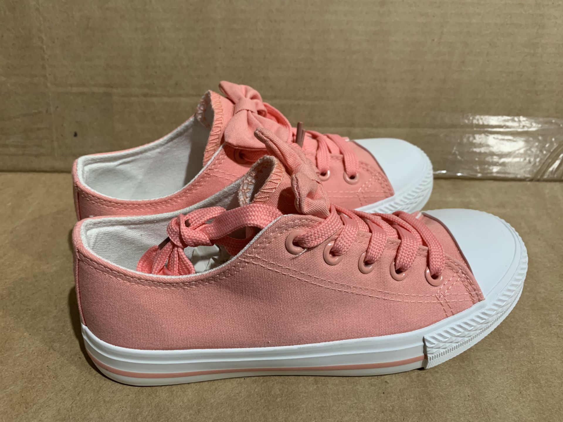 (NO VAT) 12 X BRAND NEW GIRLS PINK BOW TOP TRAINERS SIZE i12