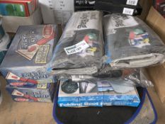 MIXED LOT INCLUDING BOOT TIDY BAGS, CAR MAT, ICE SCRAPER/SQUEEGEES ETC