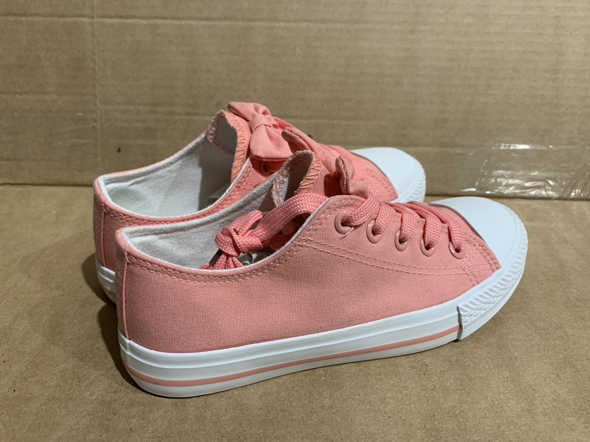 (NO VAT) 12 X BRAND NEW GIRLS PINK BOW TOP TRAINERS SIZE J1