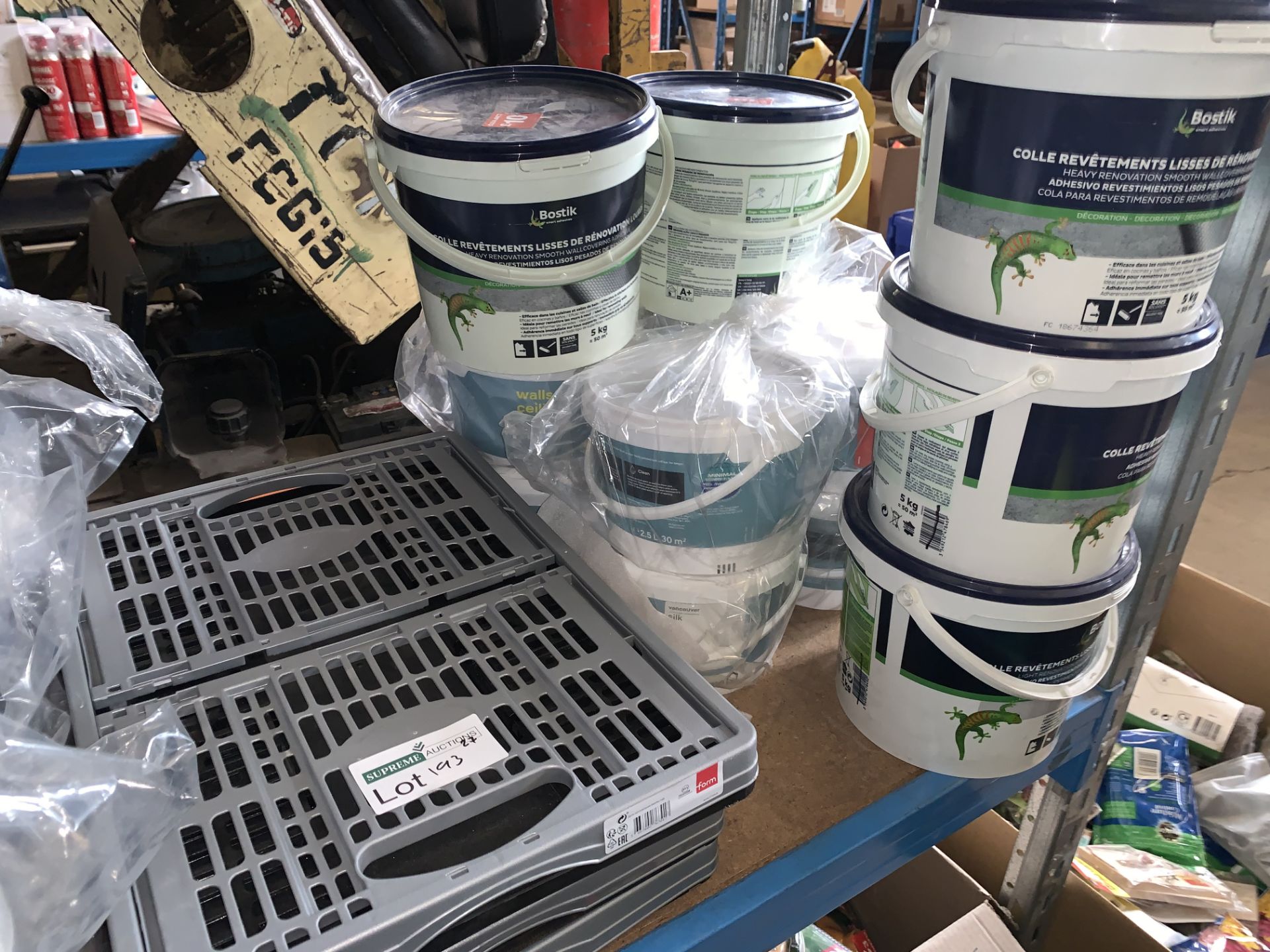 MIXED LOT INCLUDING STORAGE BOXES, 8 X TUBS OF VARIOUS PAINT, 6 X TUBS OF BOSTIK SMOOTH WALL COVER
