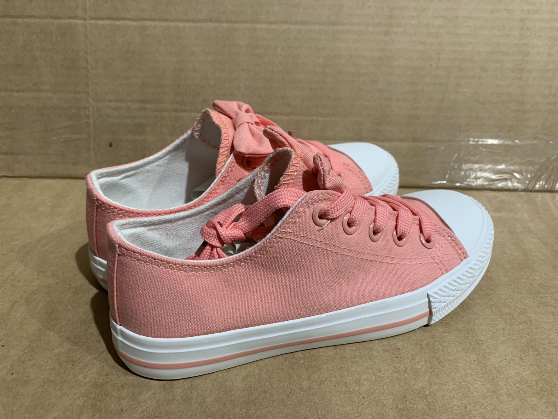 (NO VAT) 12 X BRAND NEW GIRLS PINK BOW TOP TRAINERS SIZE i13