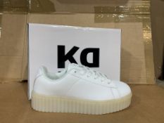 (NO VAT) 9 X BRAND NEW KIDS DIVISION LIGHT UP WHITE TRAINERS SIZE J2