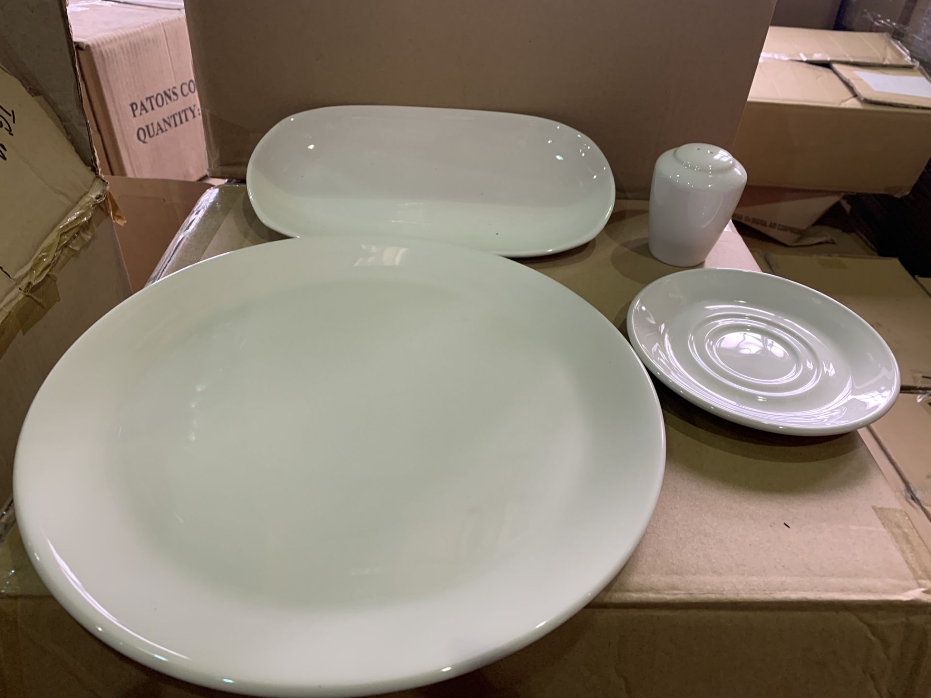 MIXED STEELITE CROCKERY LOT INCLUDING 3 X PACKS OF SIMPLICITY WHITE SAUCERS, 2 X PACKS OF 6 WHITE