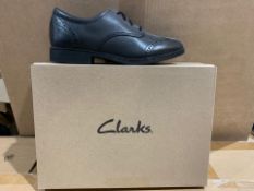 1 X NEW & BOXED CLARKS SHOES SIZE 3 (905/20)