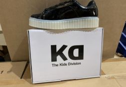 6 X NEW & BOXED KIDS DIVISION TRAINERS SIZE 5 (952/20)