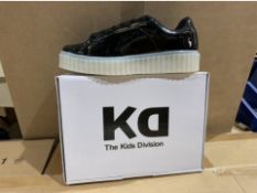 6 X NEW & BOXED KIDS DIVISION TRAINERS SIZE 5 (951/20)