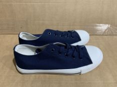 (NO VAT) 12 X BRAND NEW NAVY TOE CAP PUMPS SIZE J4 (353/27)